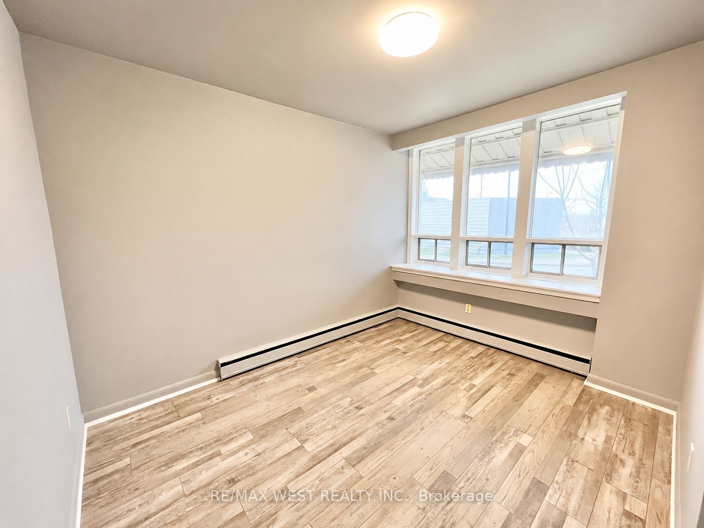 55 John Street N, Thorold, ON L2V 2S7 photo 2