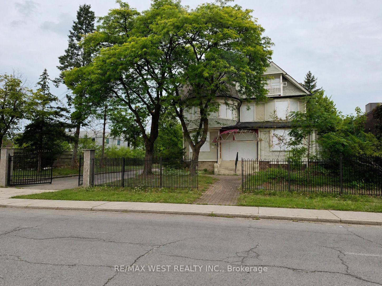 24 Burgar Street, Welland, ON L3B 2S7 photo 2