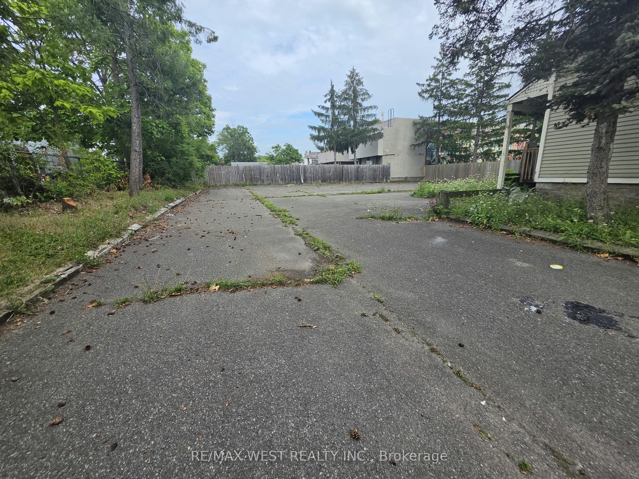24 Burgar Street, Welland, ON L3B 2S7 photo 4