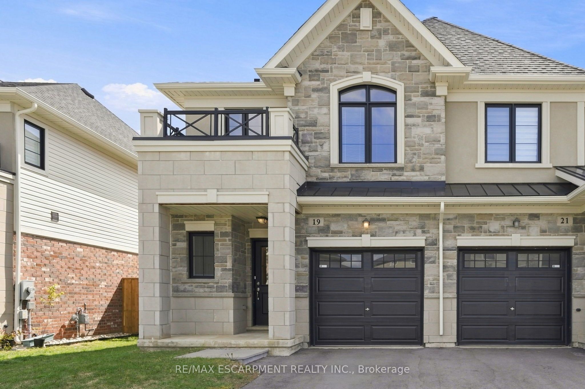 19 Mia Drive, Hamilton, ON L9B 0K1 photo 2