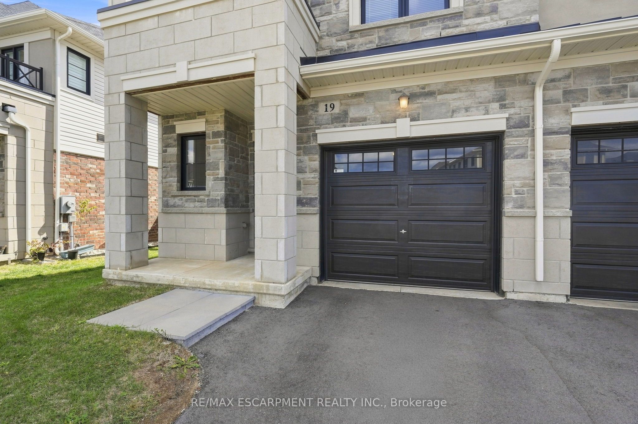 19 Mia Drive, Hamilton, ON L9B 0K1 photo 3