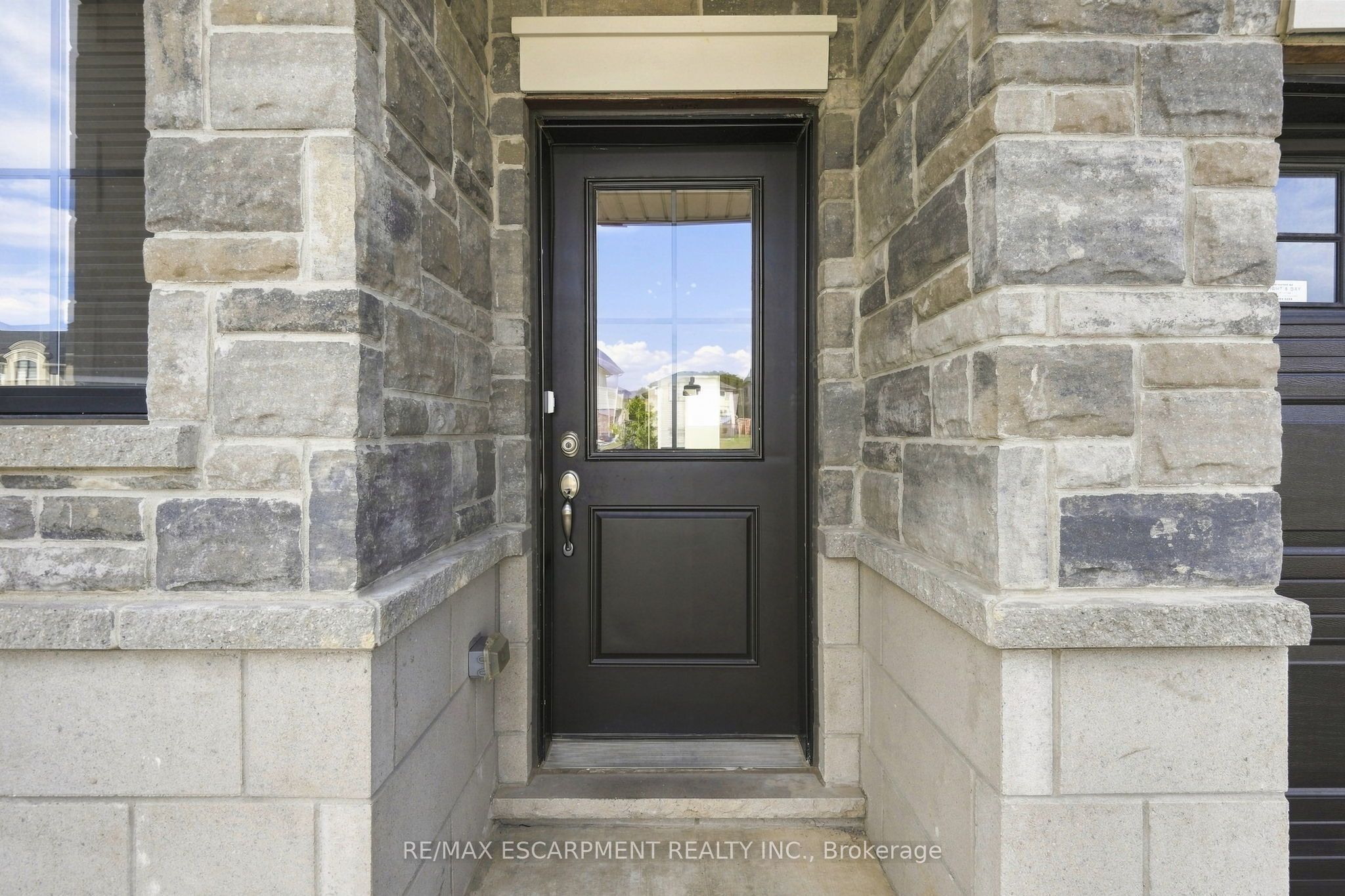 19 Mia Drive, Hamilton, ON L9B 0K1 photo 4