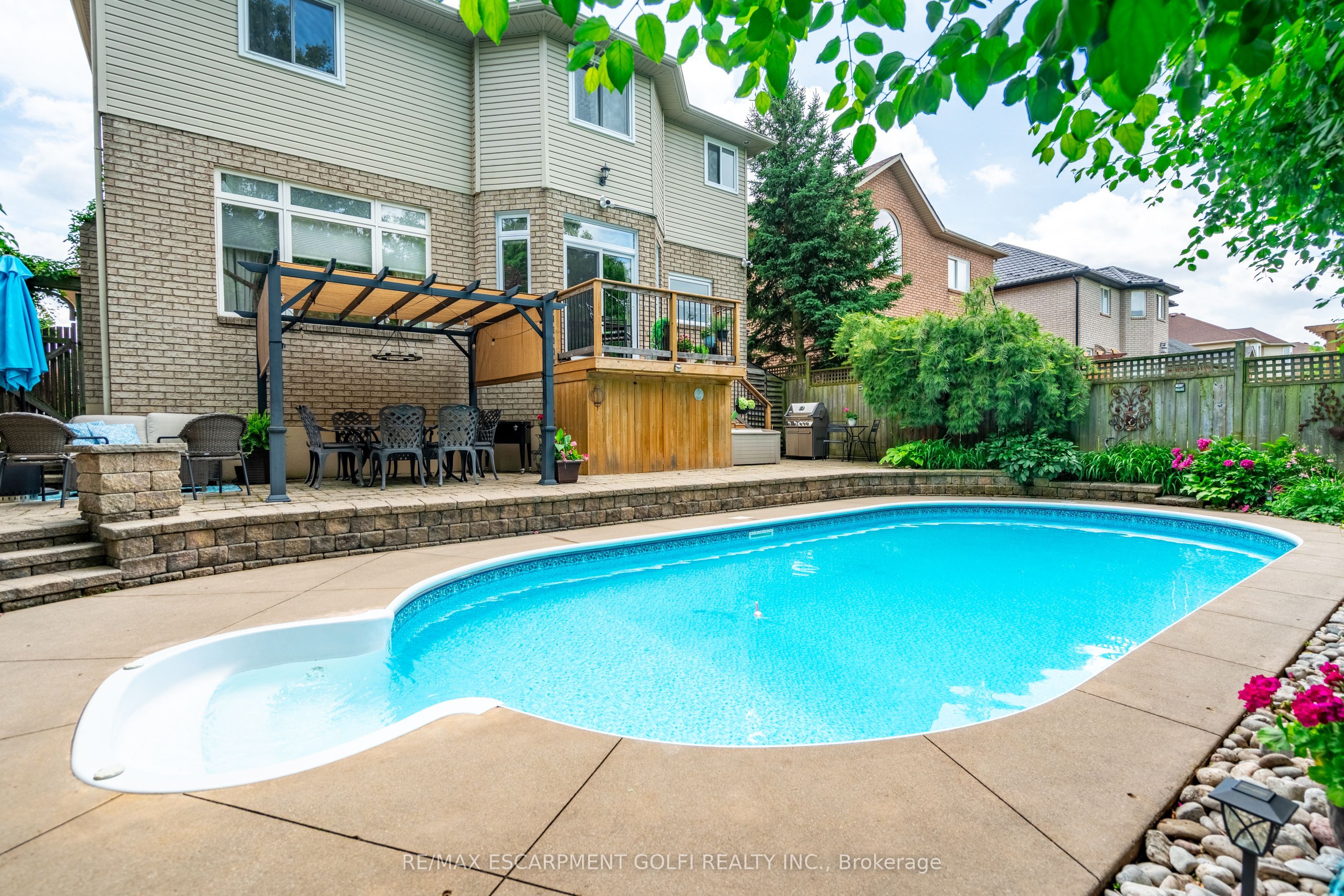 26 Shadetree Crescent, Hamilton, ON L8J 3X2 photo 2