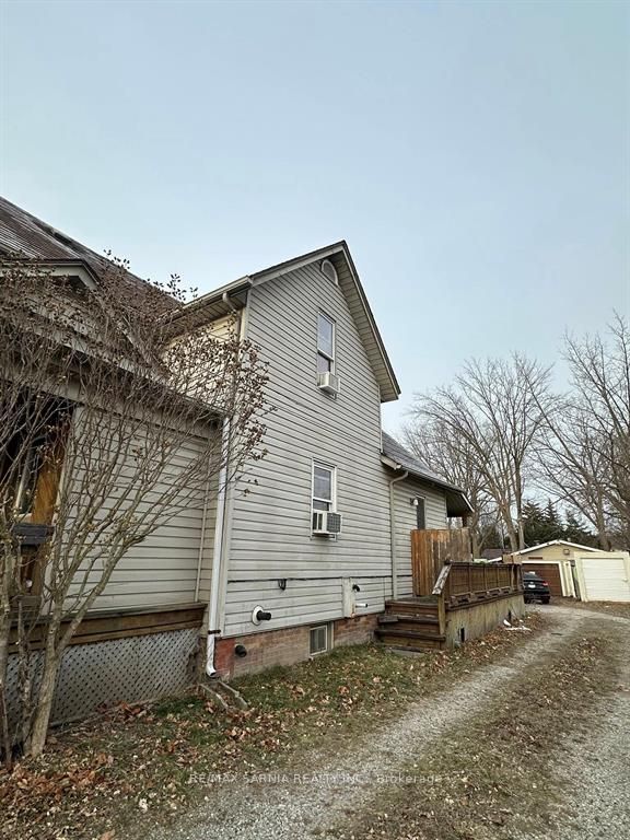 33 Richmond Street, Chatham-Kent, ON N7M 1N5 photo 2