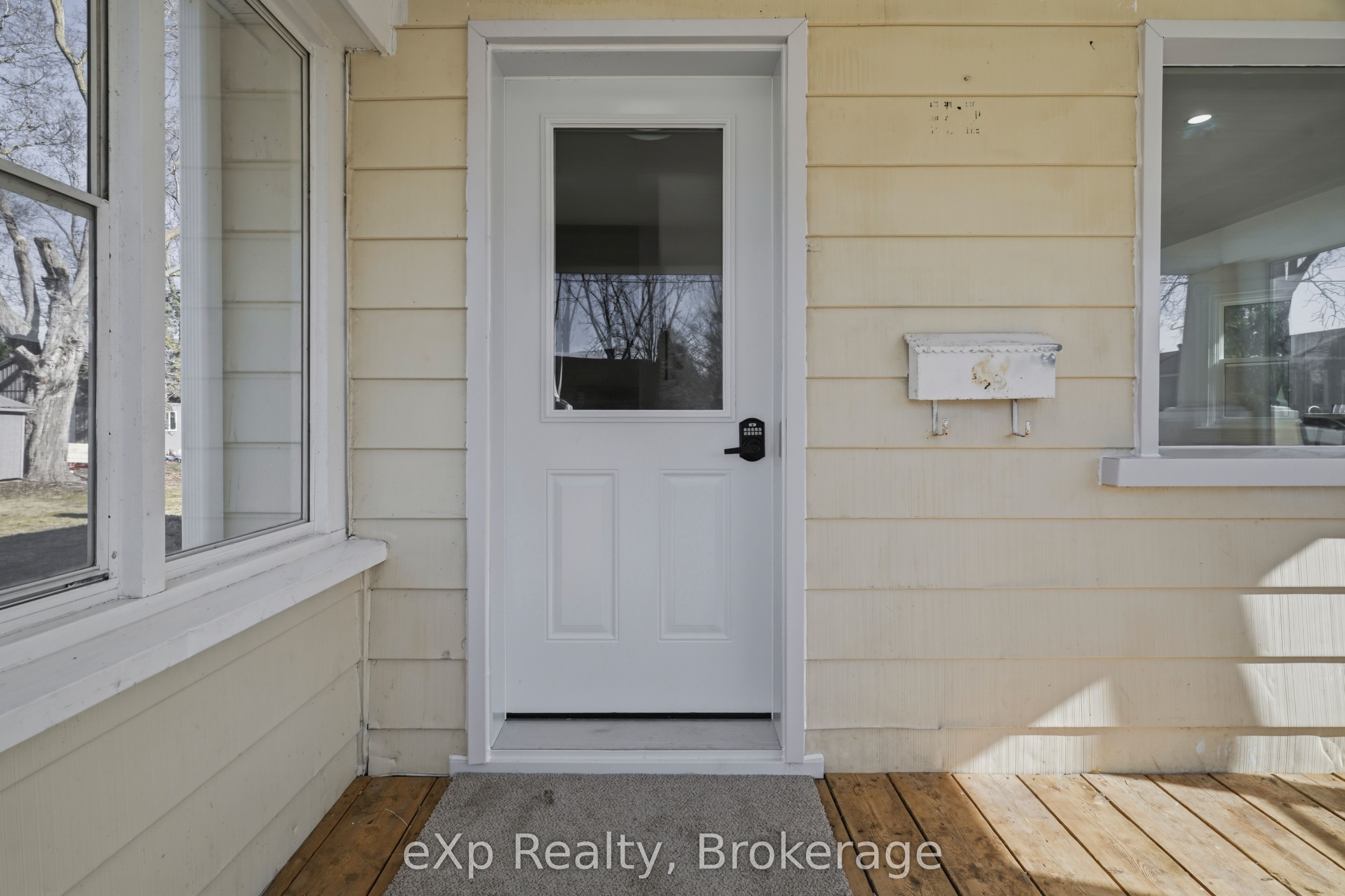 192 William Street W, North Middlesex, ON N0M 2K0 photo 3