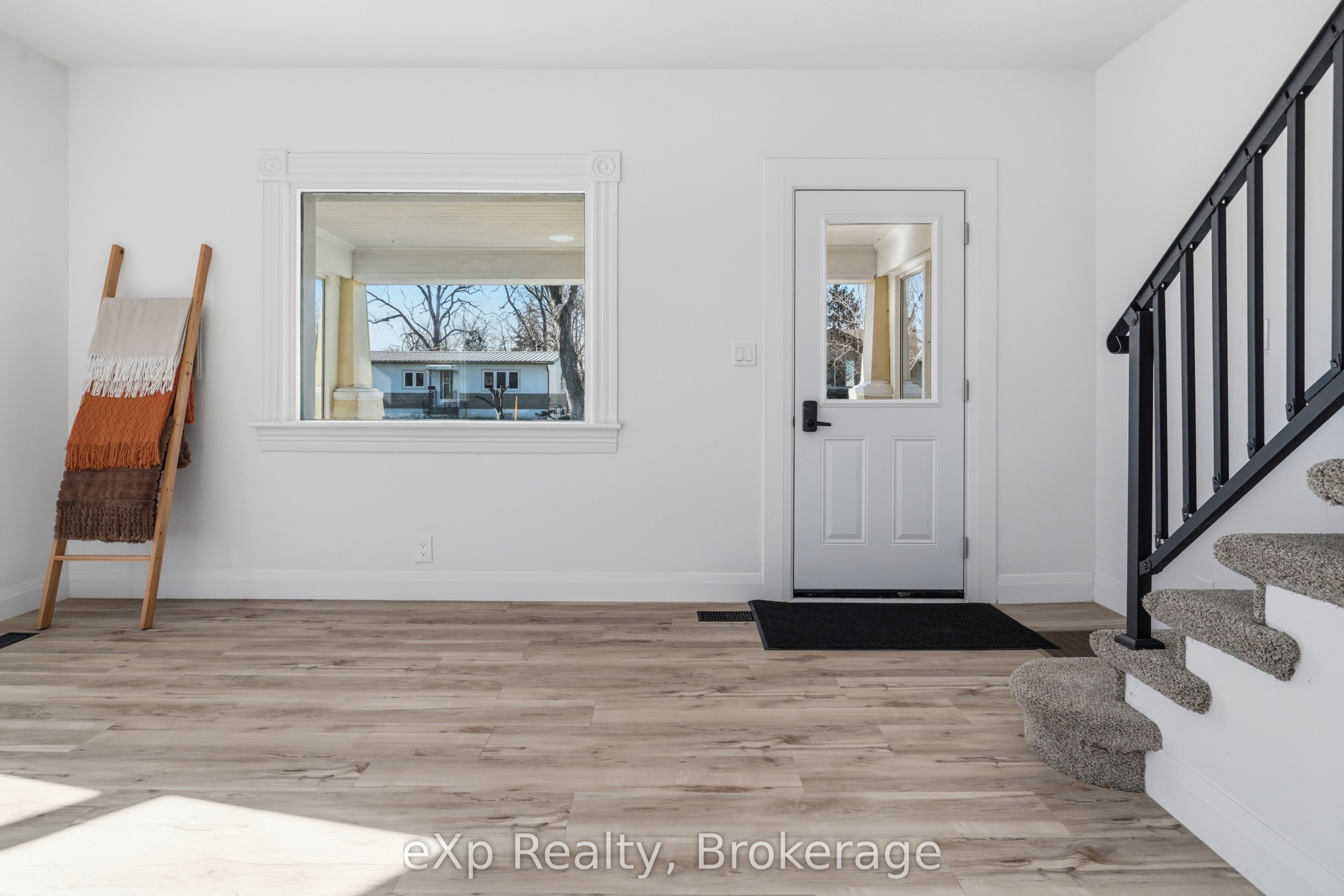 192 William Street W, North Middlesex, ON N0M 2K0 photo 4