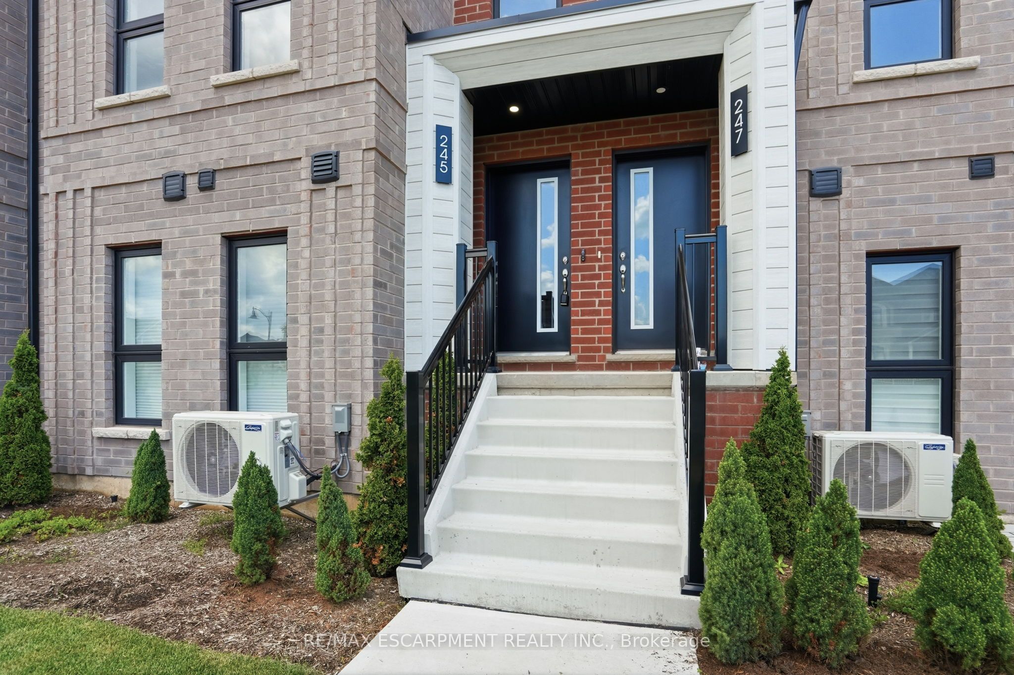 245 Burke Street, Hamilton, ON L8B 2A9 photo 2