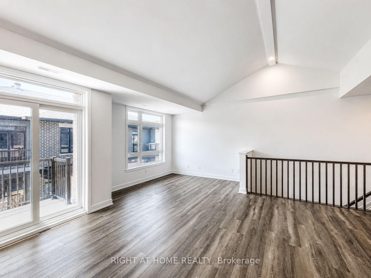 300 TULUM Crescent L, Kanata, ON K2S 2Y4 photo 2