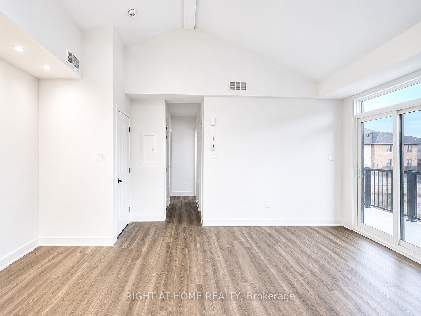 300 TULUM Crescent L, Kanata, ON K2S 2Y4 photo 3