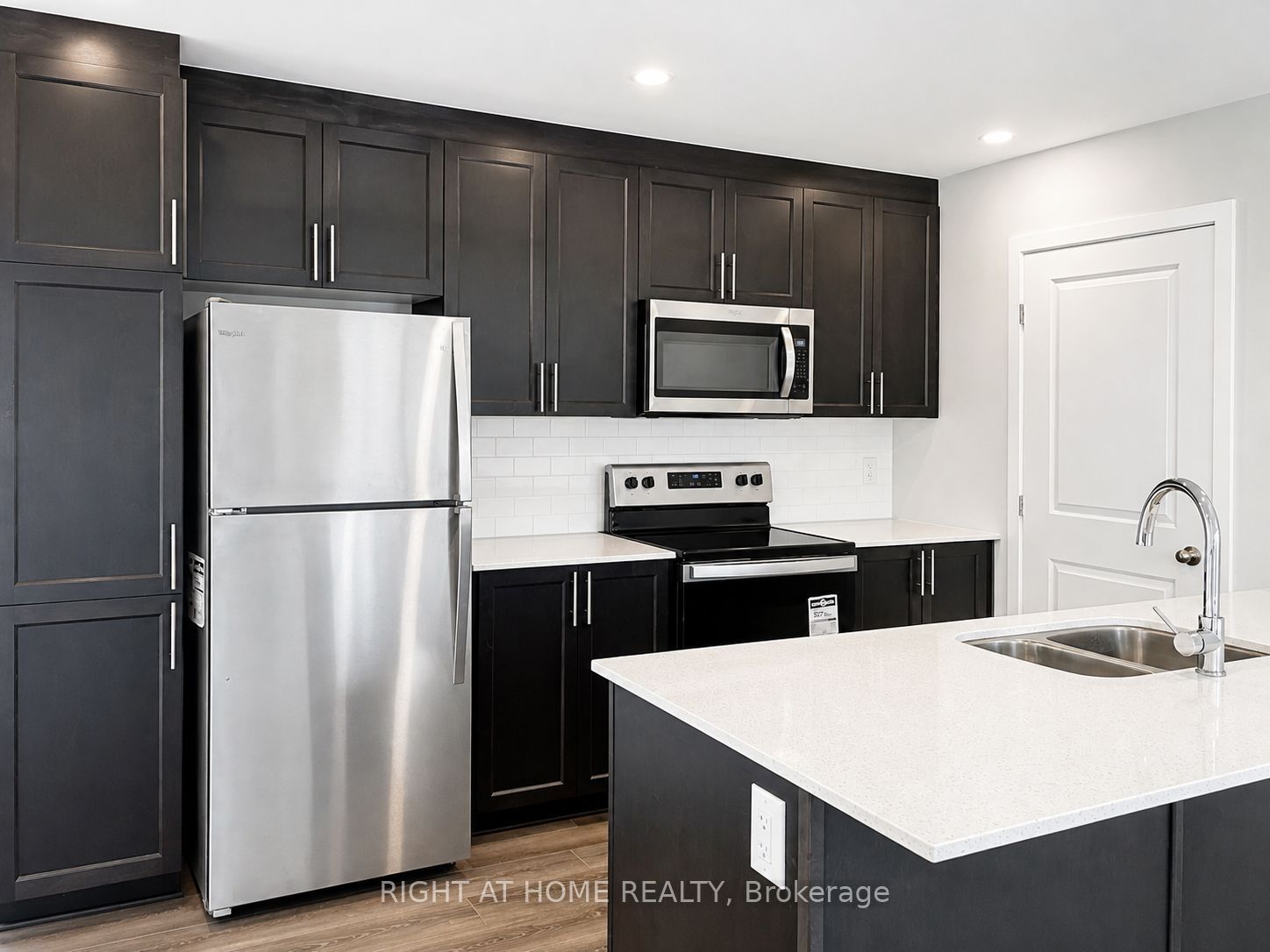 300 TULUM Crescent L, Kanata, ON K2S 2Y4 photo 4