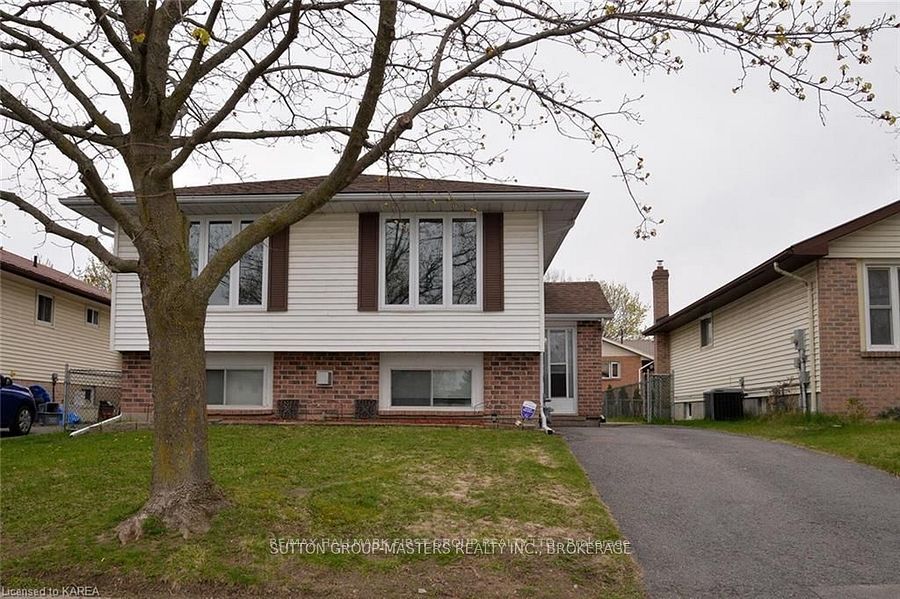 27 Dauphin Avenue, Kingston, ON K7K 6B2 photo 2