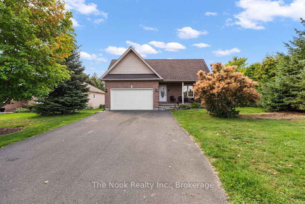 4 Champlain Boulevard, Kawartha Lakes, ON K9V 0H9 photo 2
