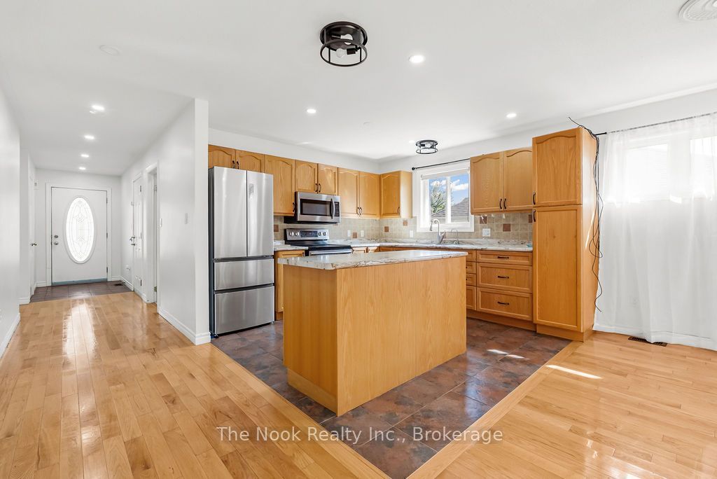 4 Champlain Boulevard, Kawartha Lakes, ON K9V 0H9 photo 5