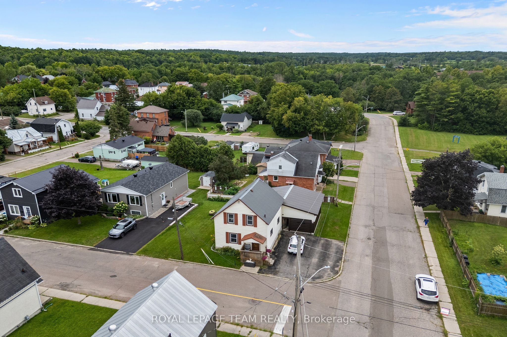 80 Bank Street S, Renfrew, ON K7V 2E6