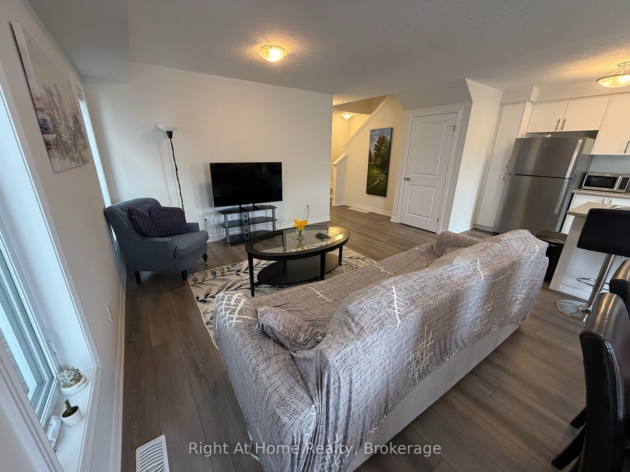217 Benninger Drive Upper, Kitchener, ON N2E 0K1 photo 2