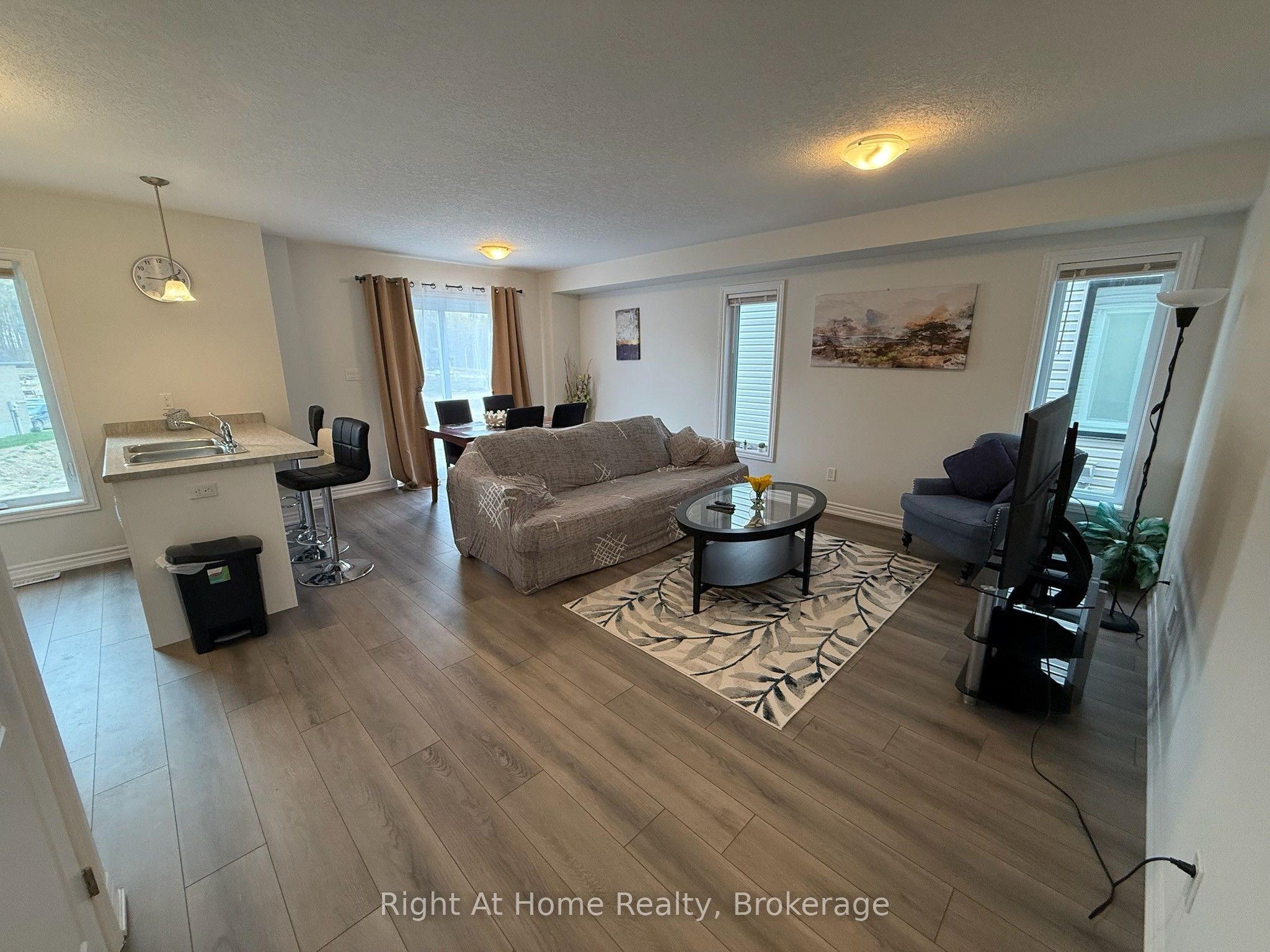 217 Benninger Drive Upper, Kitchener, ON N2E 0K1 photo 3