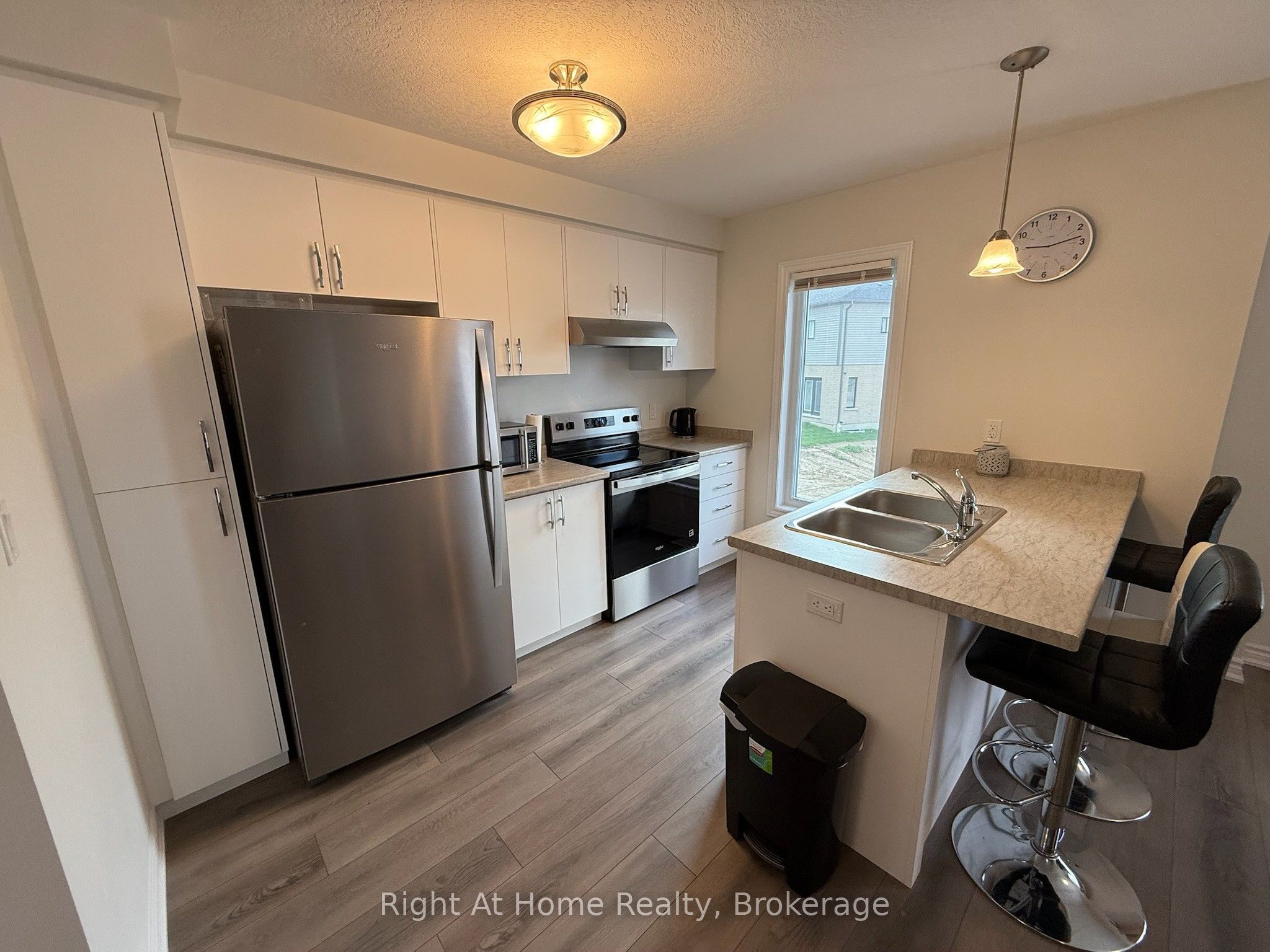 217 Benninger Drive Upper, Kitchener, ON N2E 0K1 photo 5