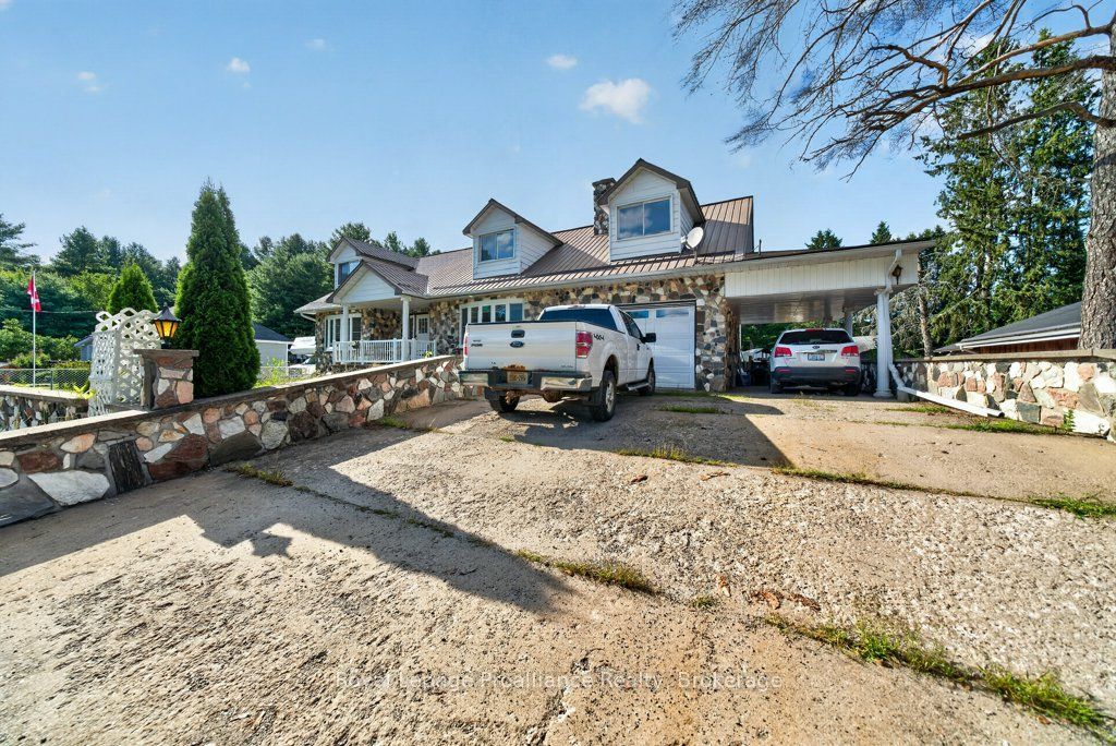 17 West Park Lane/ 32 Tall Pine Road, Addington Highlands, ON K0H 2G0 photo 2