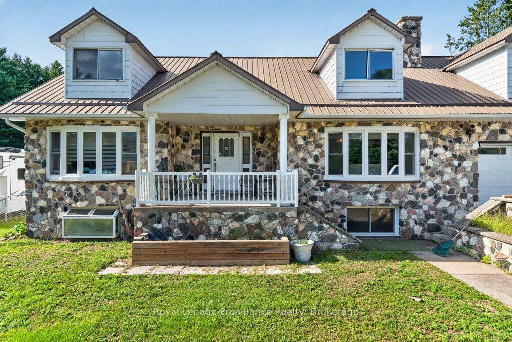 17 West Park Lane/ 32 Tall Pine Road, Addington Highlands, ON K0H 2G0 photo 3