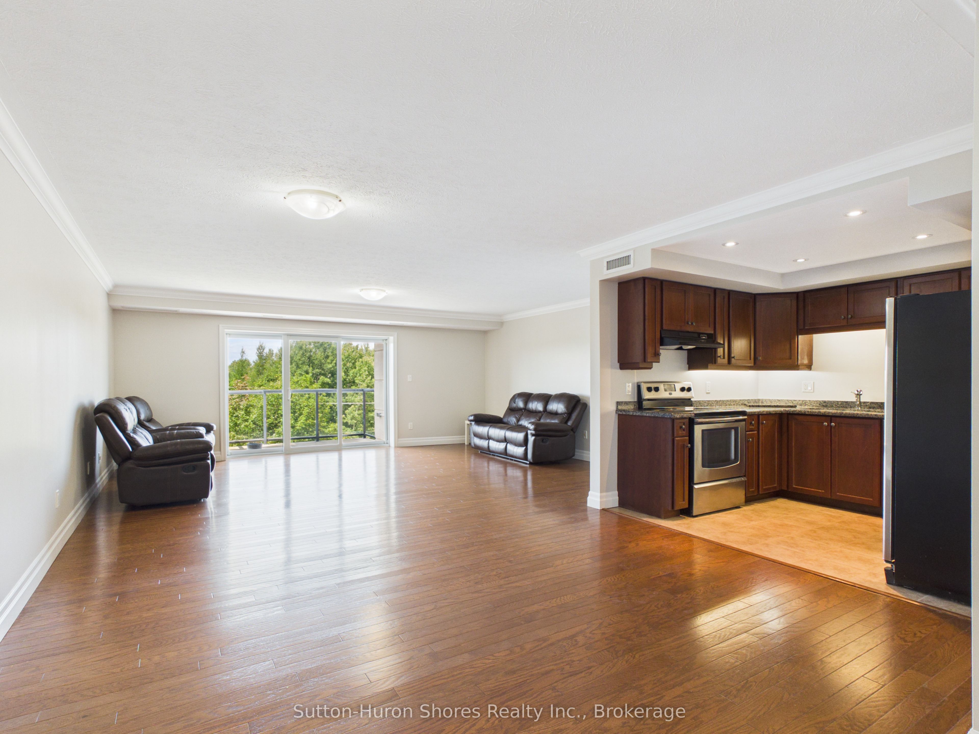 221 Adelaide Street 402, Saugeen Shores, ON N0H 2L0 photo 2