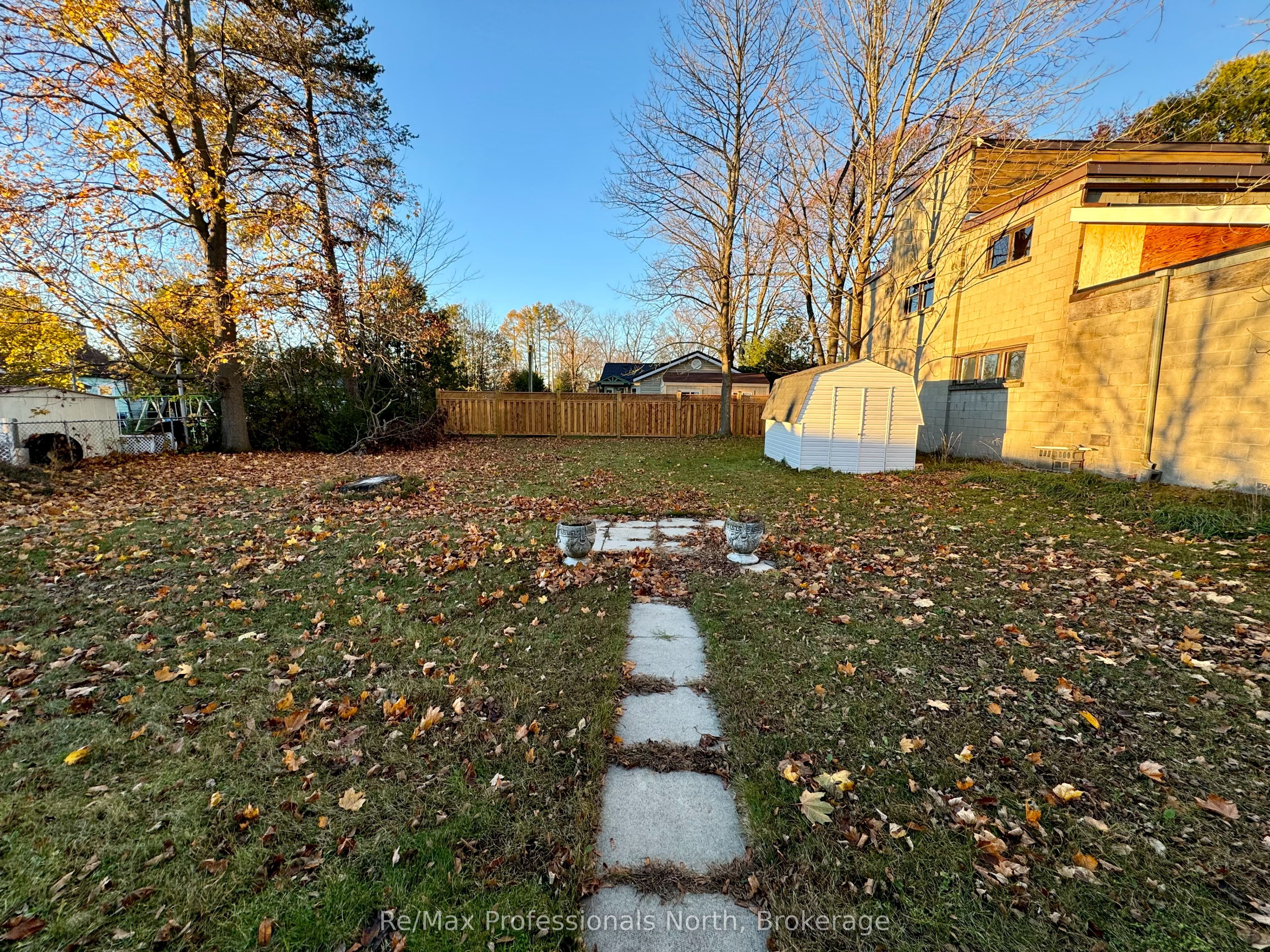 260 Isaac Street, Gravenhurst, ON P1P 1G2 photo 2