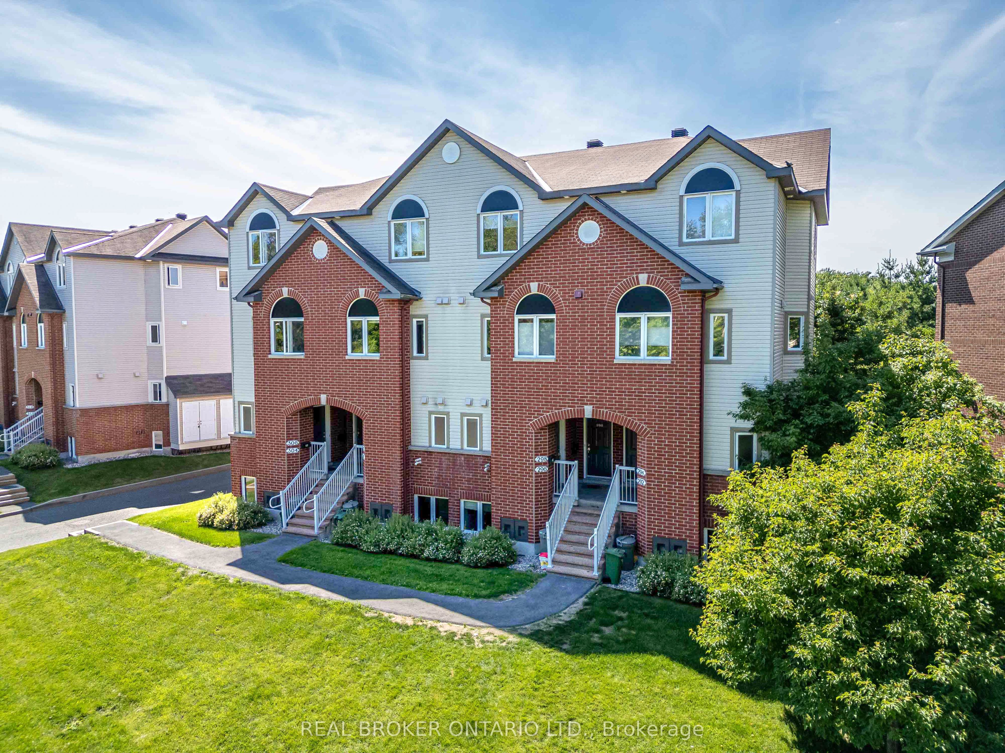 292 London Terrace, Manor Park - Cardinal Glen and Area, ON K1K 2W2