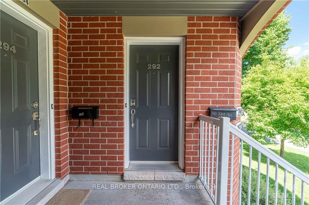 292 London Terrace, Manor Park - Cardinal Glen and Area, ON K1K 2W2 photo 2