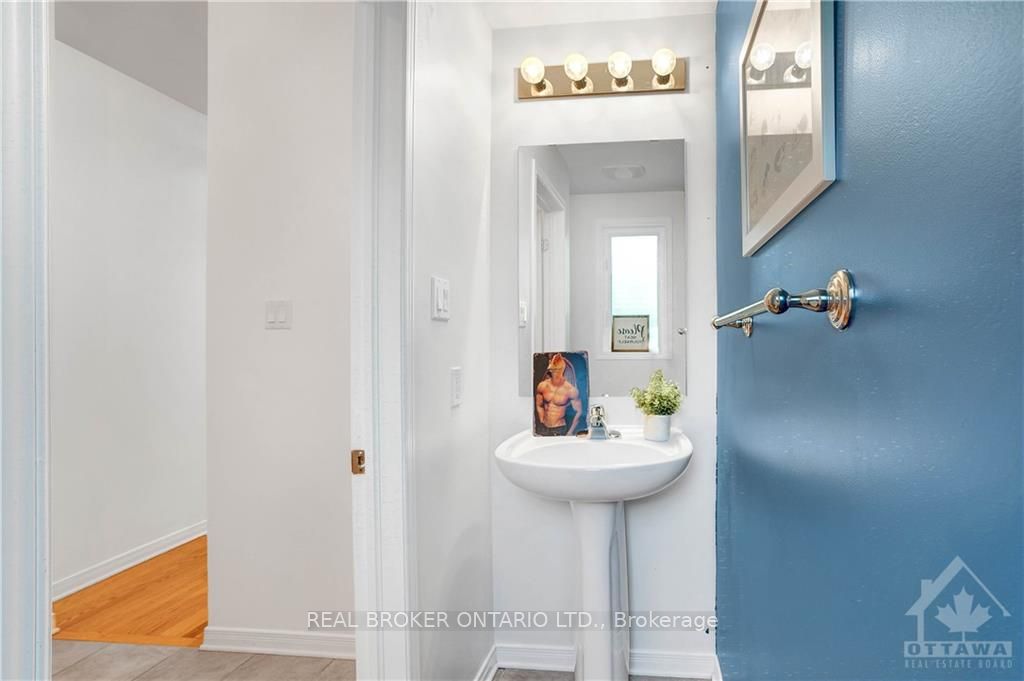292 London Terrace, Manor Park - Cardinal Glen and Area, ON K1K 2W2 photo 4