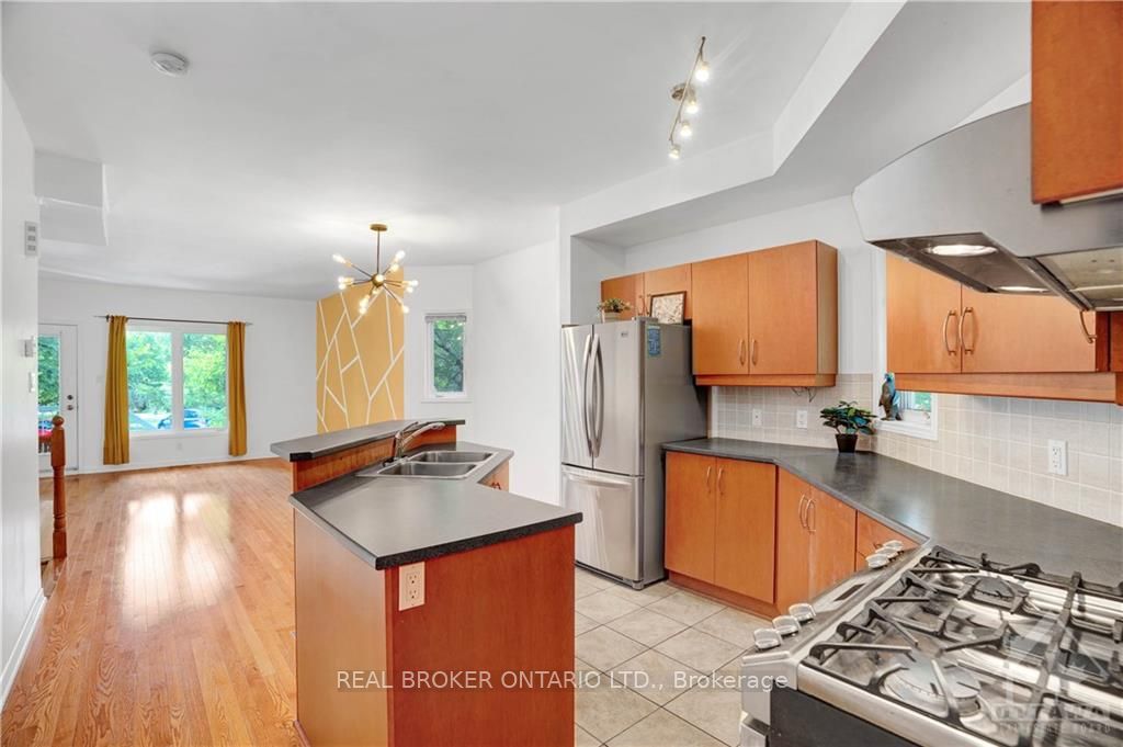 292 London Terrace, Manor Park - Cardinal Glen and Area, ON K1K 2W2 photo 5