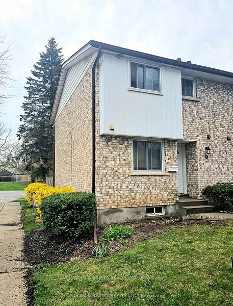 5815 Swayze Drive 1, Niagara Falls, ON L2J 3W3 photo 2