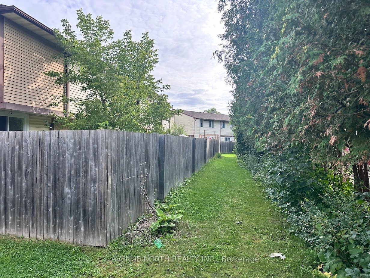 1352 Foxwell Street, Cyrville - Carson Grove - Pineview, ON K1B 5J2 photo 3