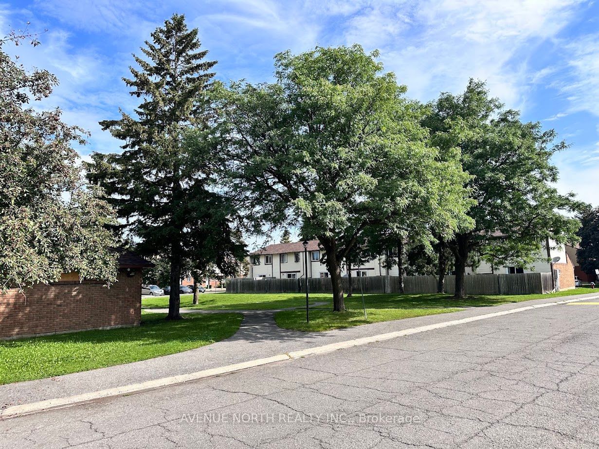1352 Foxwell Street, Cyrville - Carson Grove - Pineview, ON K1B 5J2 photo 5