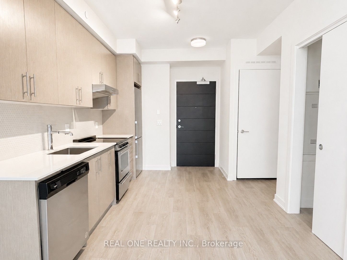 212 King Williams Street 1206, Hamilton, ON L8R 0A7 photo 2