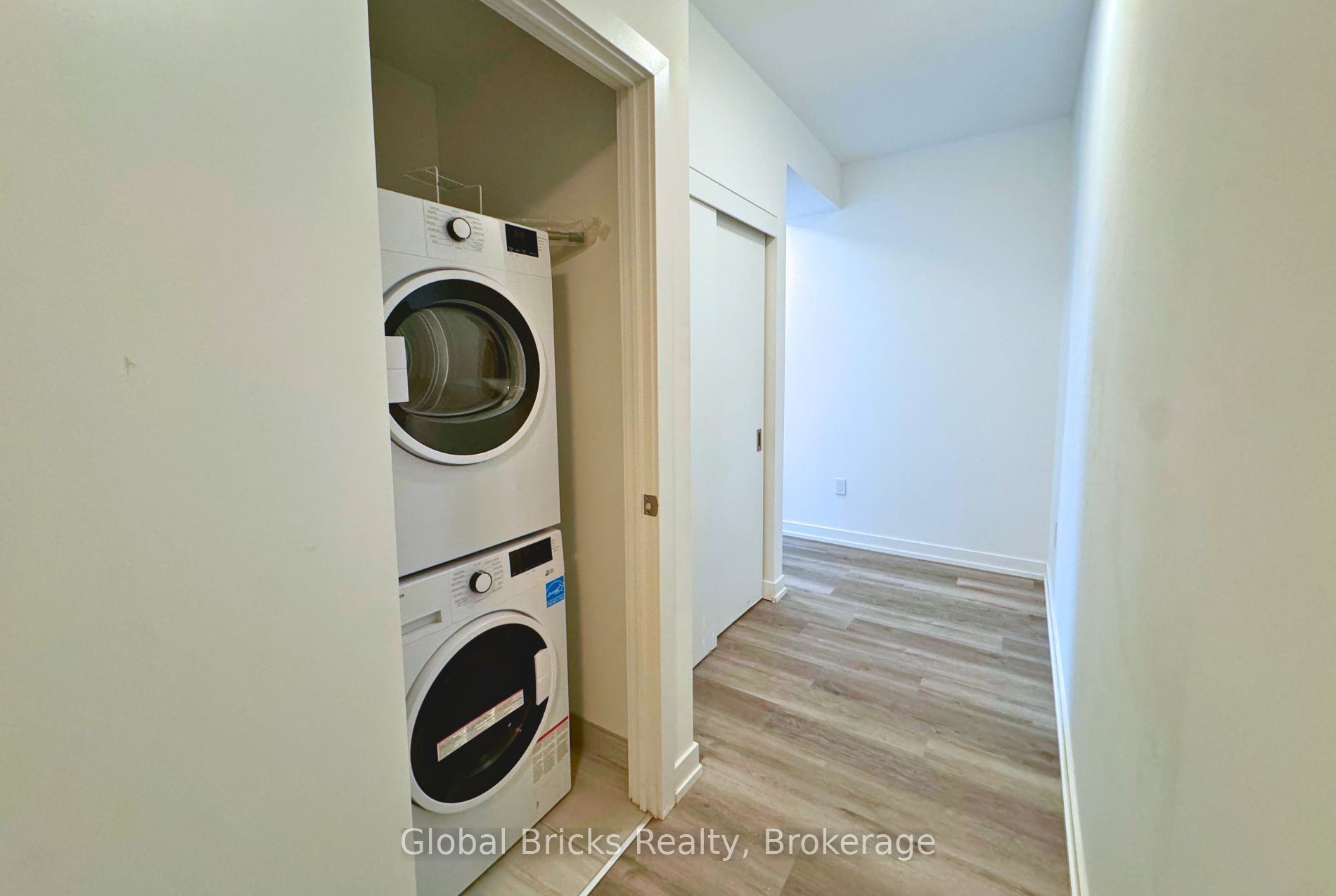 5 Wellington Street S 612, Kitchener, ON N2G 0E3 photo 3