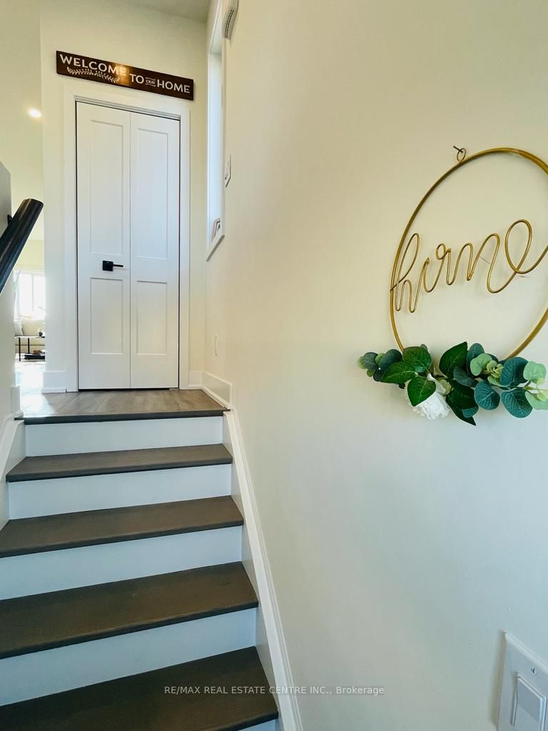 49 Edenrock Drive, Hamilton, ON L8E 0G6 photo 2