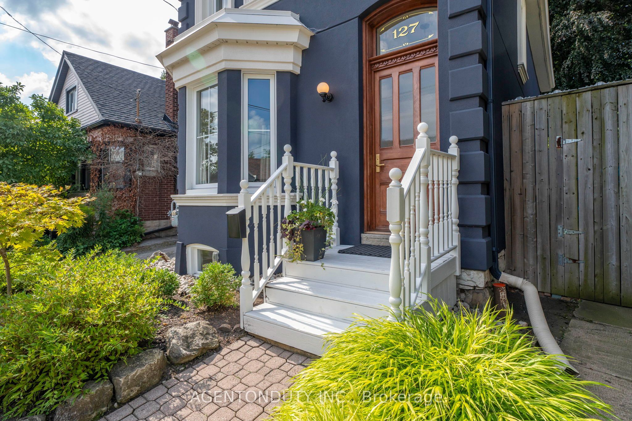 127 Peter Street, Hamilton, ON L8R 1T7 photo 4