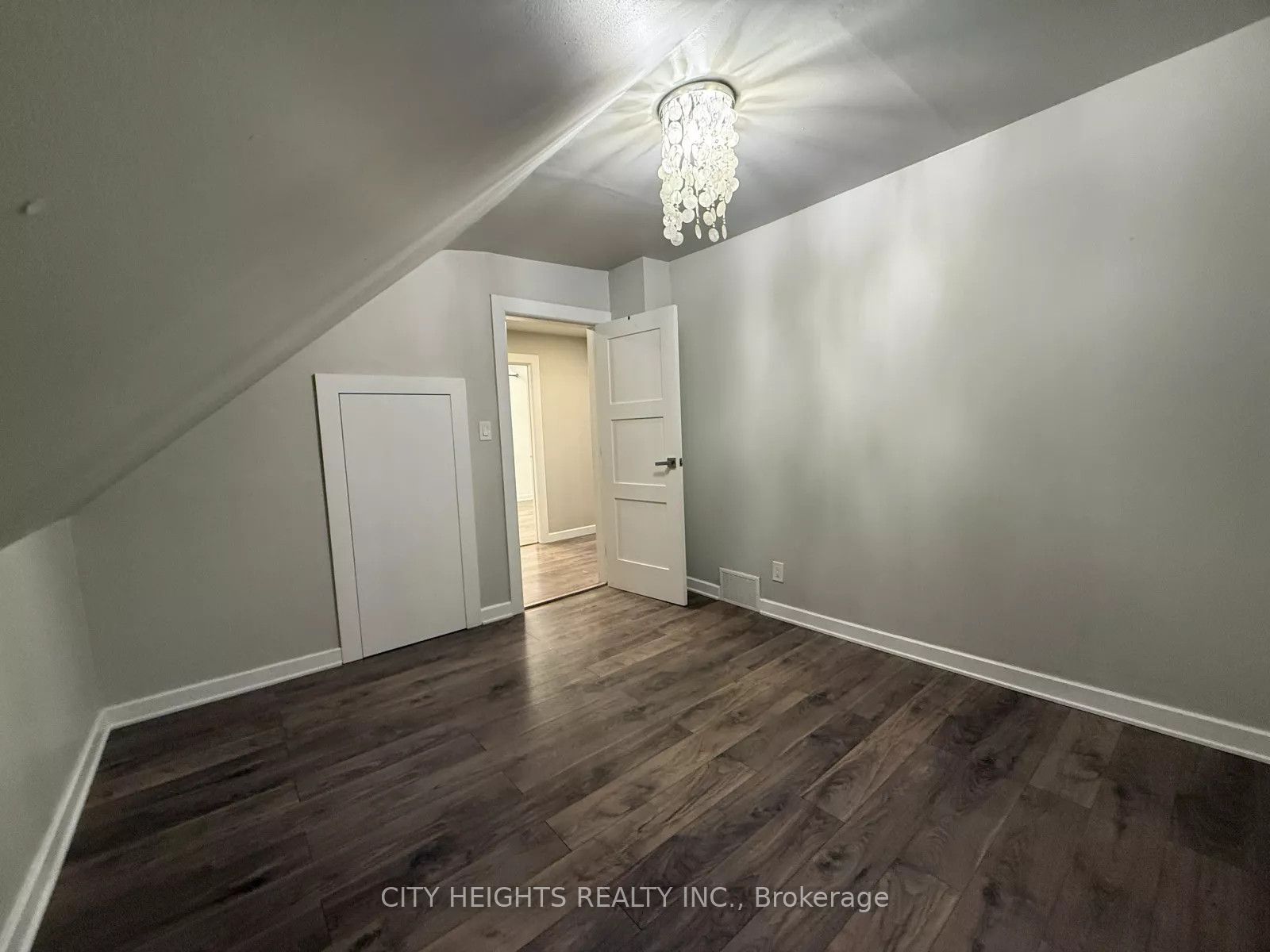 22 Harvey Street, Hamilton, ON L8L 2L8 photo 2