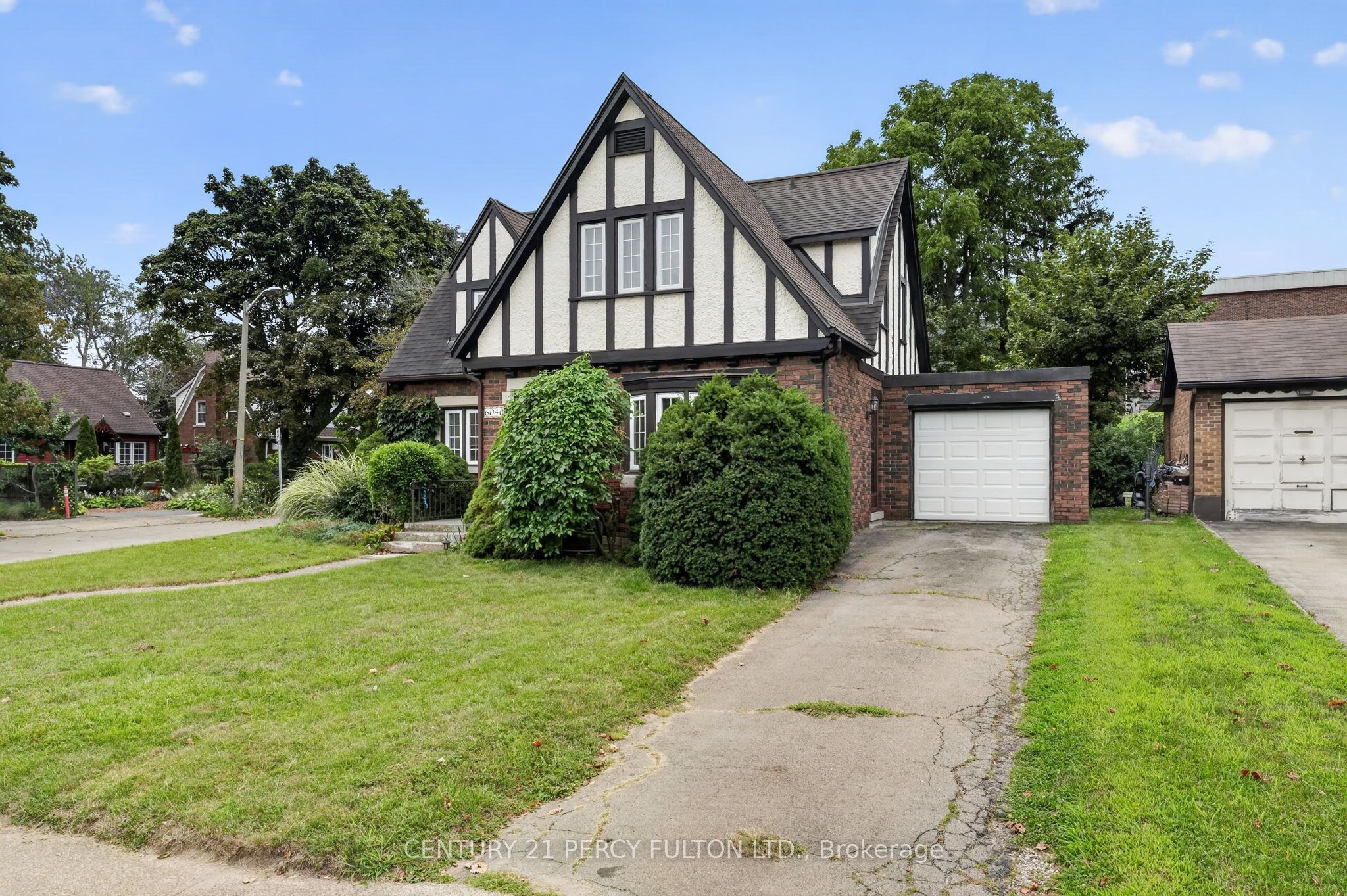 6040 Latshaw Street, Niagara Falls, ON L2G 1R2 photo 2