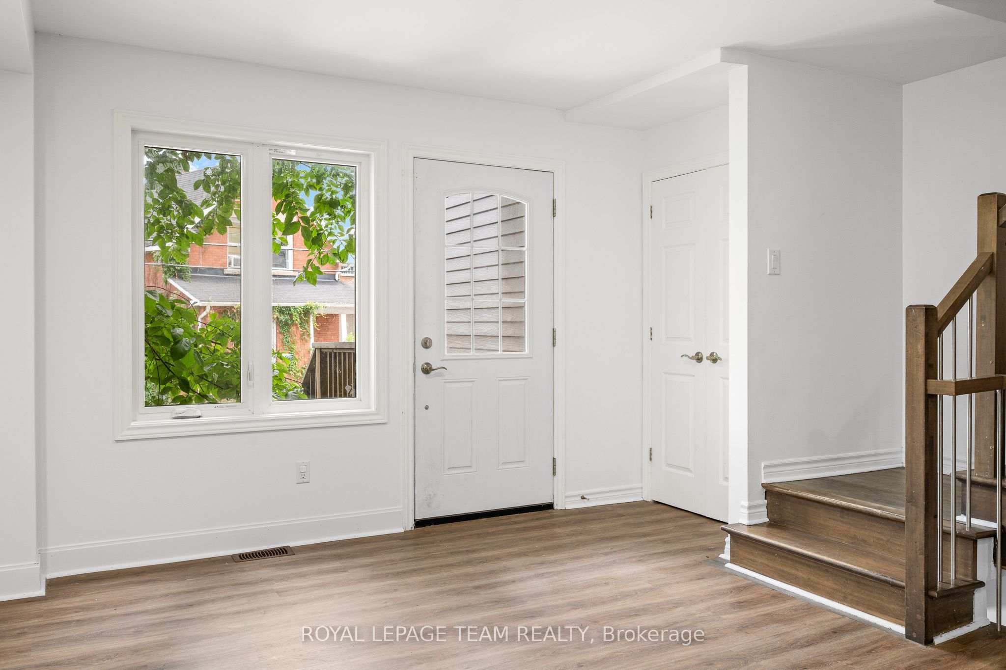 253 Deschamps Avenue, Vanier and Kingsview Park, ON K1L 5Z2 photo 2