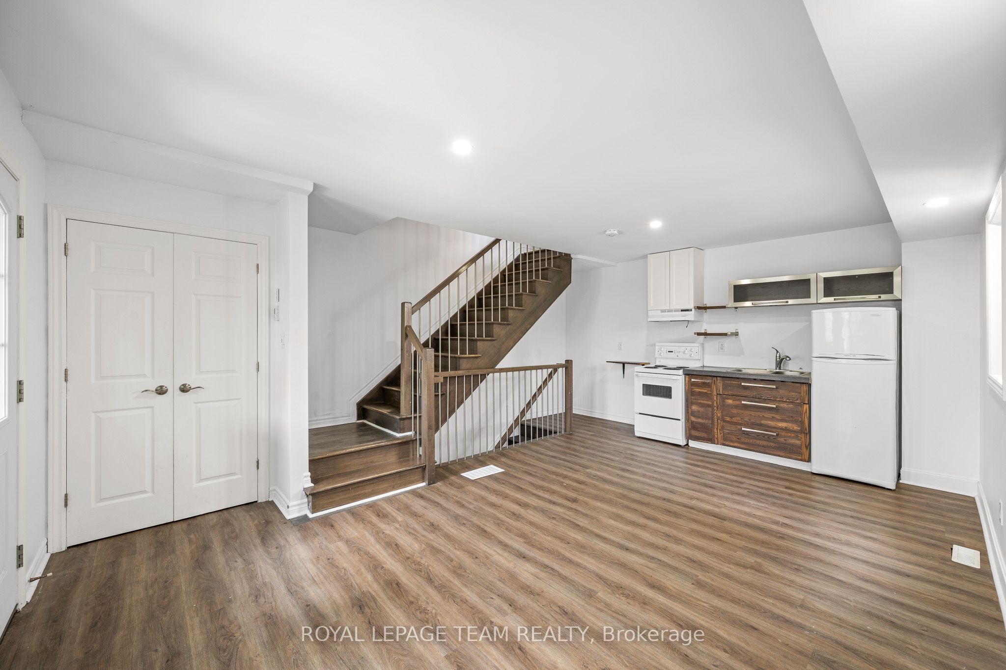 253 Deschamps Avenue, Vanier and Kingsview Park, ON K1L 5Z2 photo 3