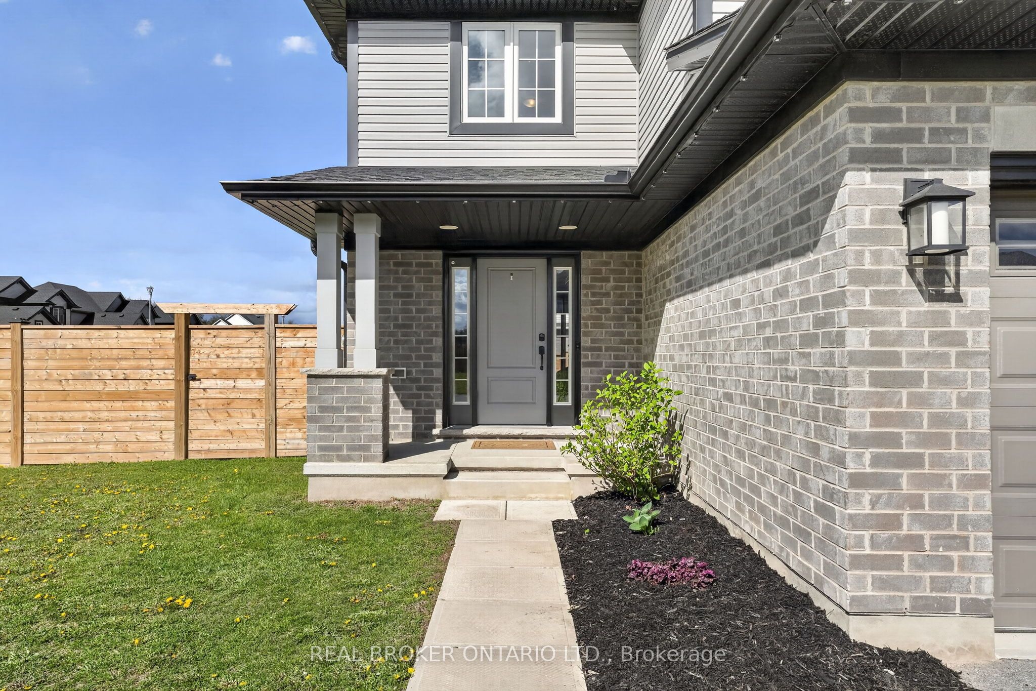48 Curren Crescent, Tillsonburg, ON N4G 0J3 photo 2