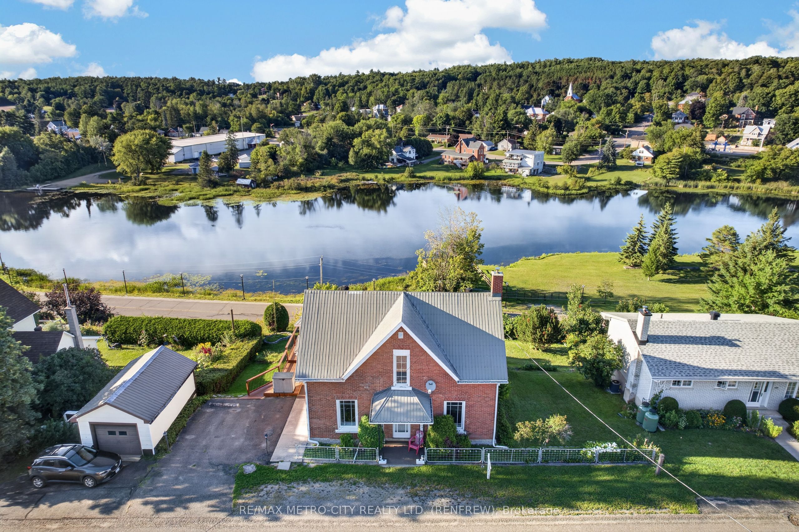 293 Queen Street, Bonnechere Valley, ON K0J 1T0 photo 2