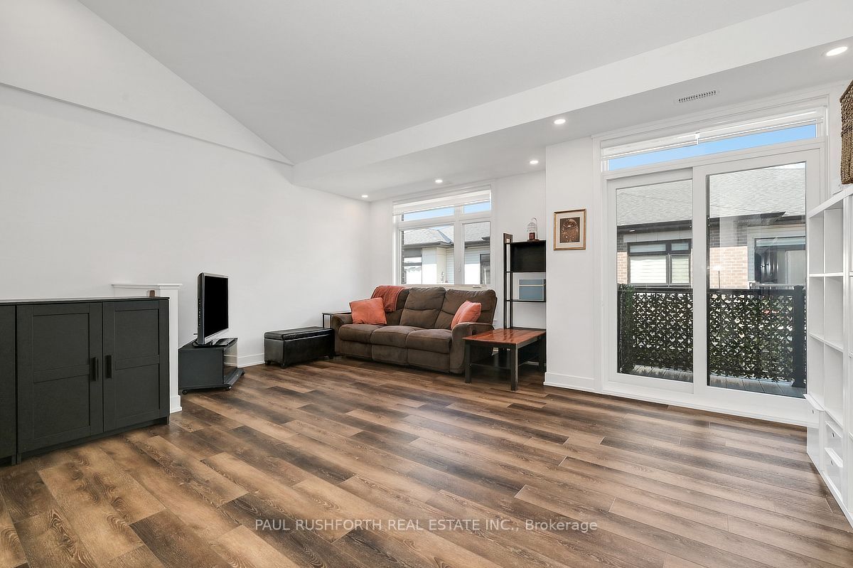 310 Tulum Crescent J, Kanata, ON K2S 2Y4 photo 4