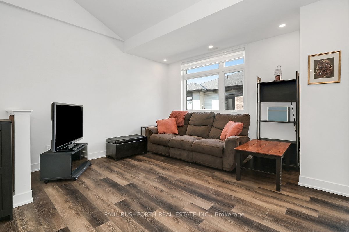 310 Tulum Crescent J, Kanata, ON K2S 2Y4 photo 5