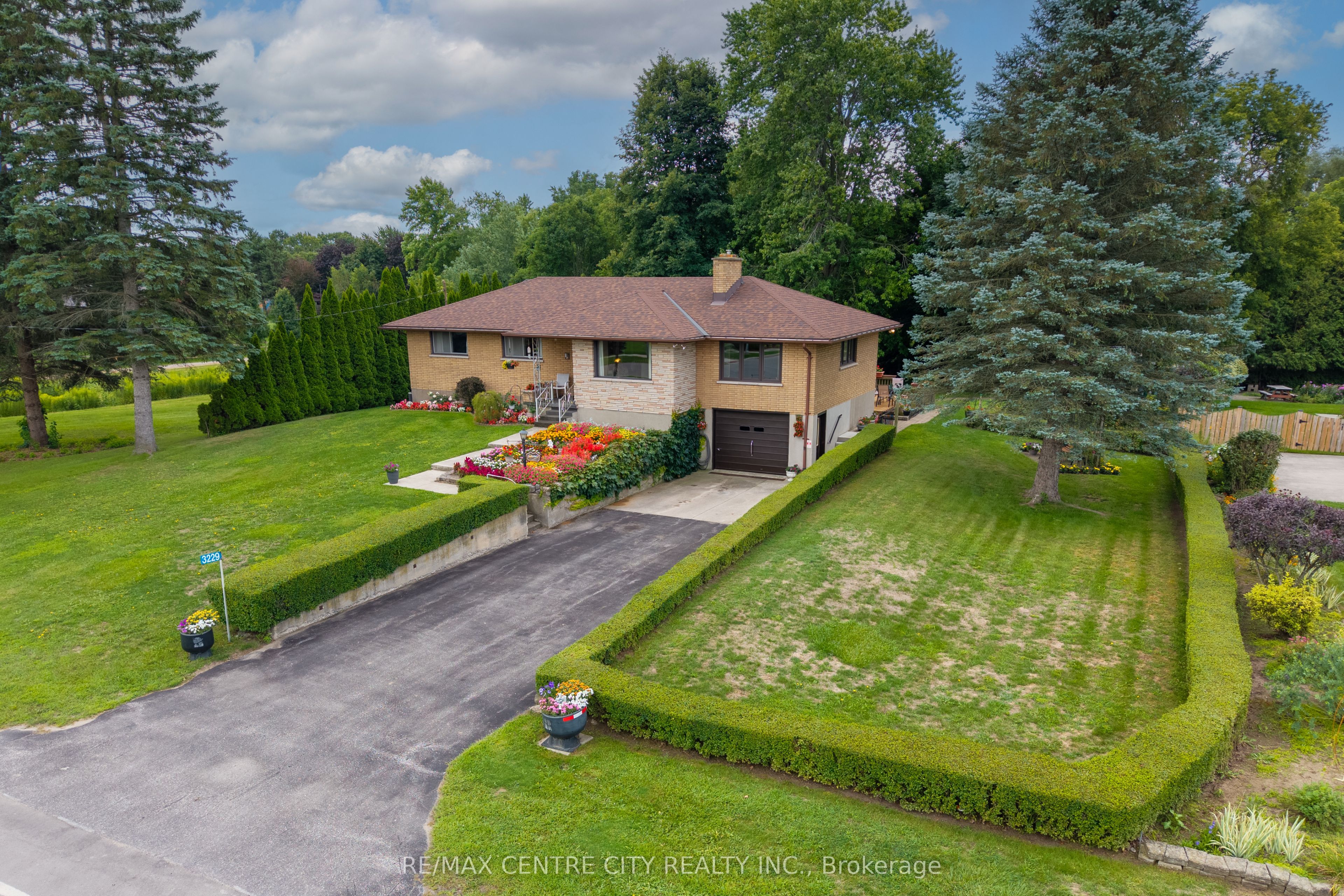 3229 Napperton Drive, Strathroy-Caradoc, ON N7G 3H8