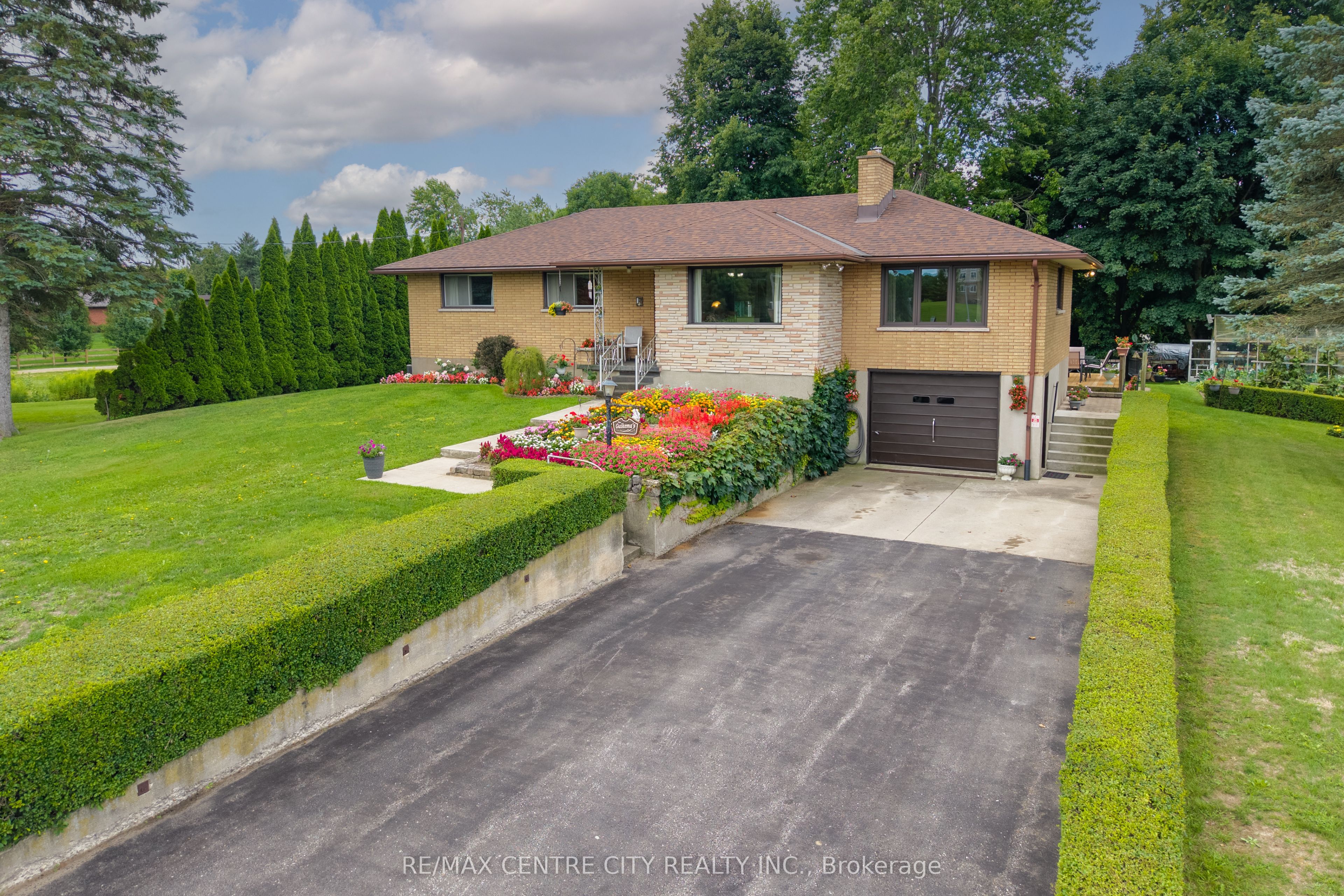 3229 Napperton Drive, Strathroy-Caradoc, ON N7G 3H8 photo 2