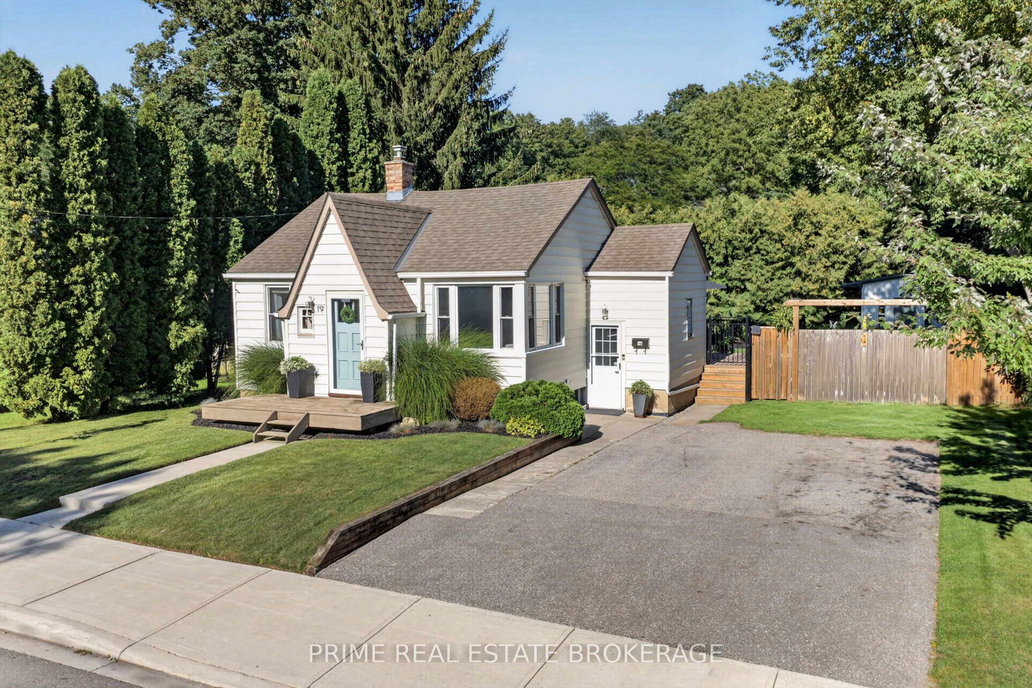 19 Garden Avenue, Middlesex Centre, ON N0L 1E0 photo 2
