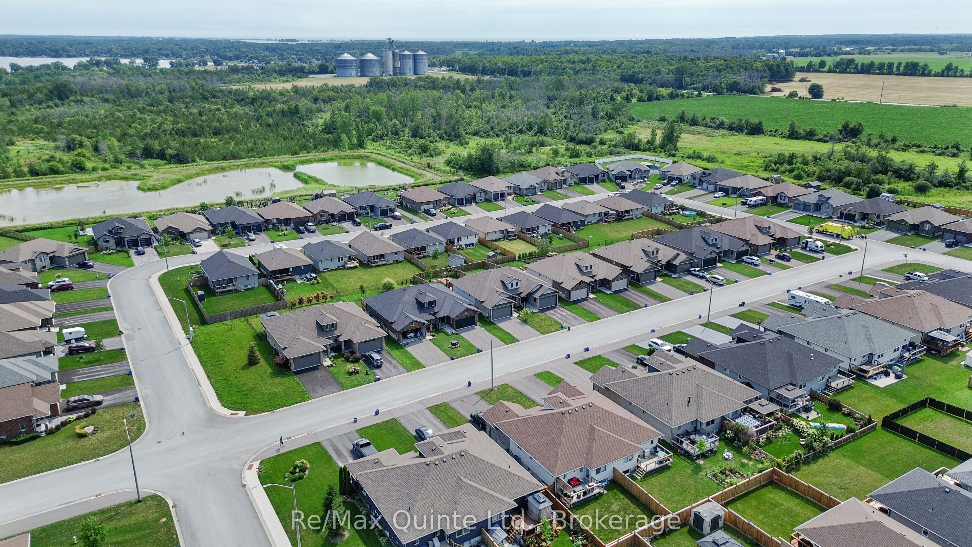 57 Hillside Meadow Drive, Quinte West, ON K8V 0J5 photo 4