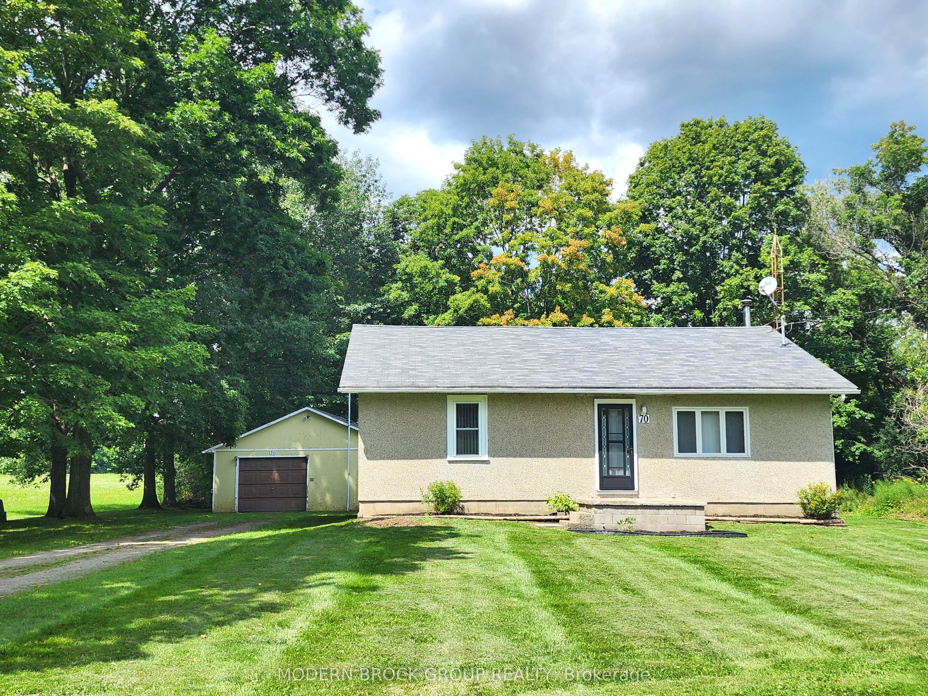 70 Victoria Road, Brockville, ON K6V 5T4 photo 2