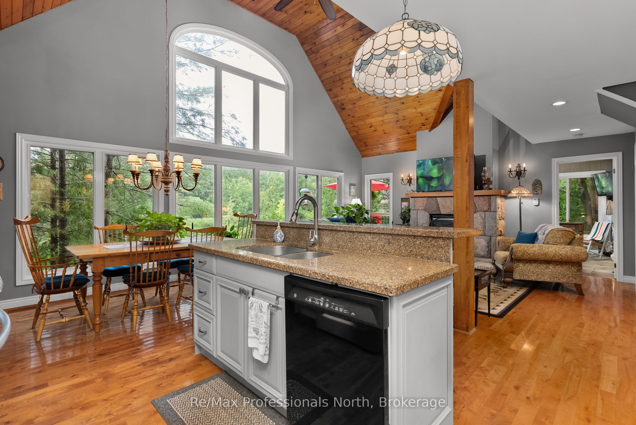 1005 Laidlaw Avenue, Gravenhurst, ON L0K 2B0 photo 5